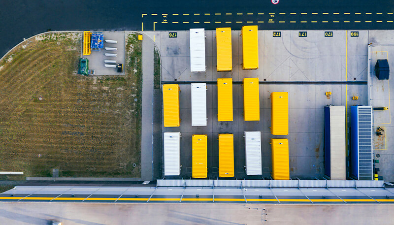 central distribution centers（two major logistics models）